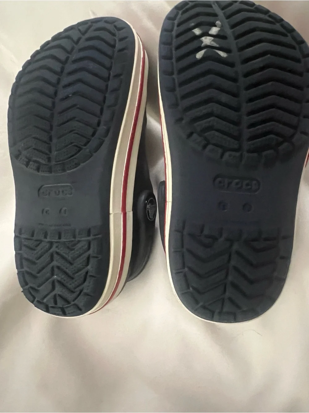 Crocs Kids Classic Clog in Navy with Red Accent. Size 8 kids. Great shape